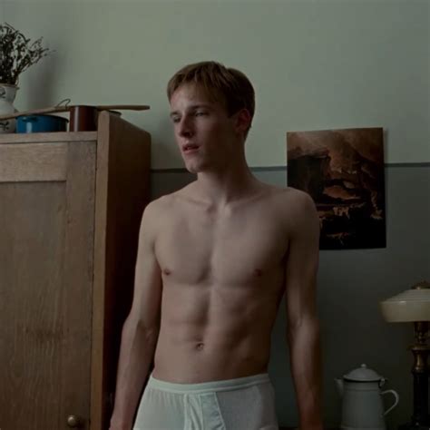 louis hofmann nude